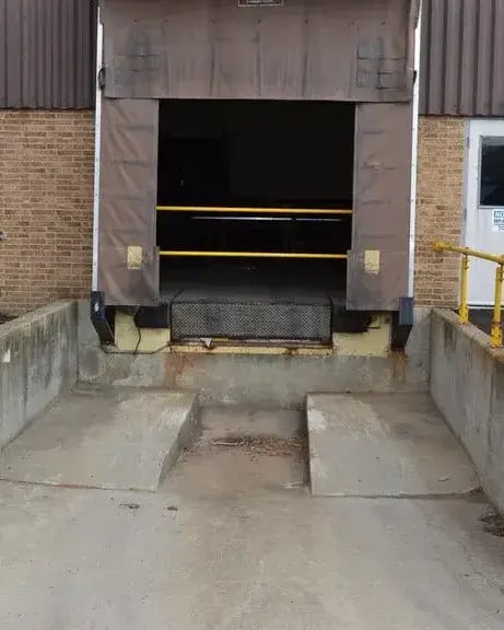 rsz_loading-dock-safety-gate-exterior-1
