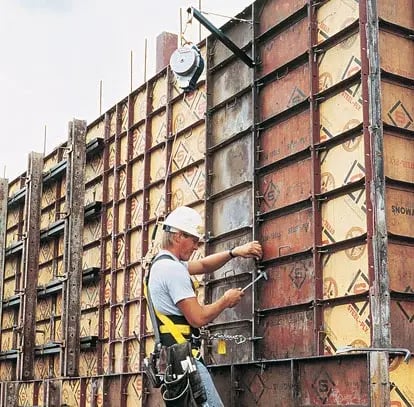 concrete worker using fall protection